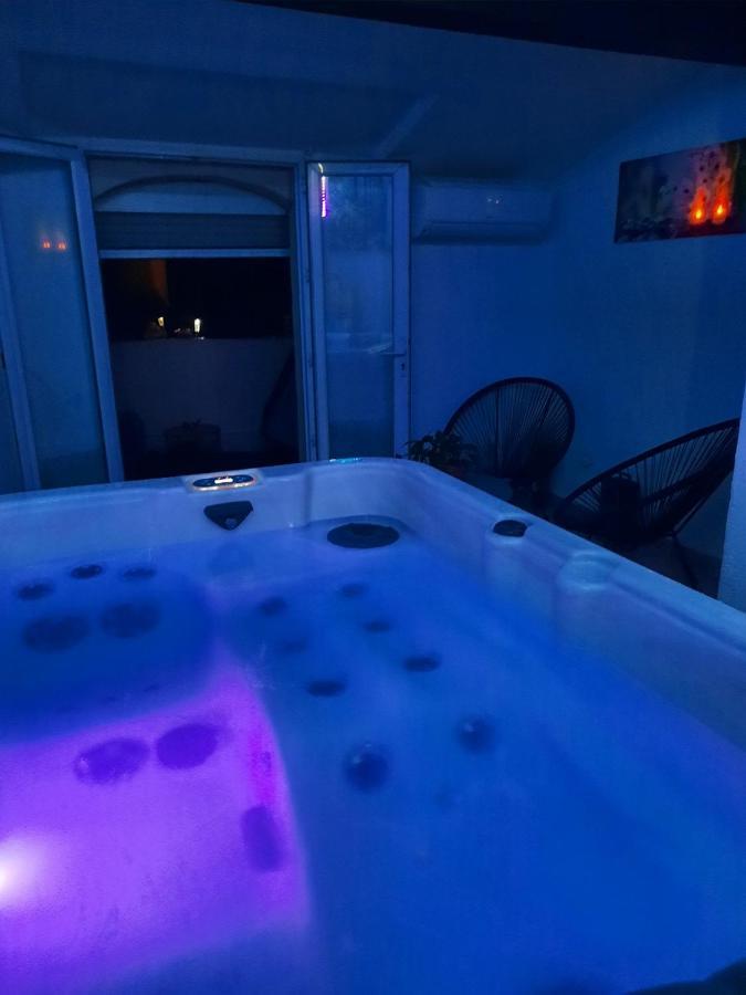 Maison Avec Jacuzzi Saint-Mitre-les-Remparts Εξωτερικό φωτογραφία